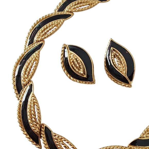 Vintage Trifari choker necklace + clip-on earring set black enamel over gold - Picture 11 of 13